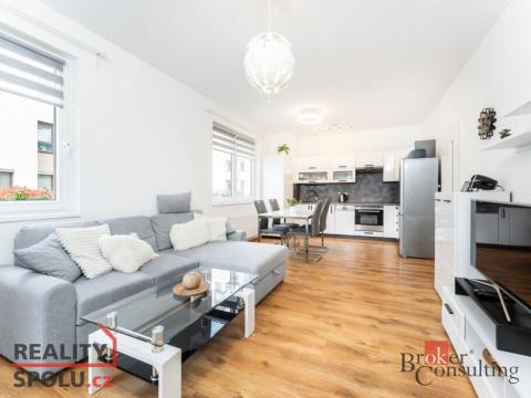 Pronájem bytu 2+kk, Praha - Hloubětín, Saarinenova, 50 m2