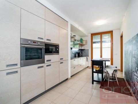 Pronájem bytu 3+1, Praha - Střešovice, U laboratoře, 124 m2