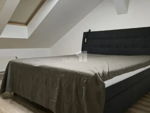 Pronájem bytu 2+kk, Praha - Bubeneč, Korunovační, 40 m2