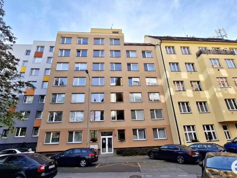 Pronájem bytu 3+kk, Praha, Mlékárenská, 81 m2