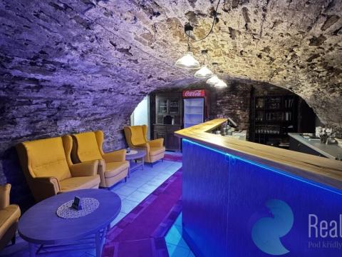 Pronájem restaurace, Prachatice, Velké náměstí, 200 m2