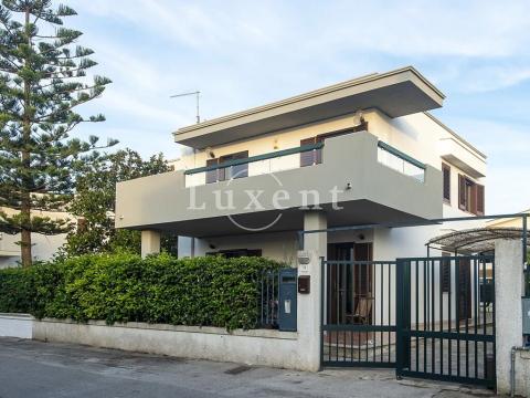 Prodej rodinného domu, Leporano, Itálie, 126 m2