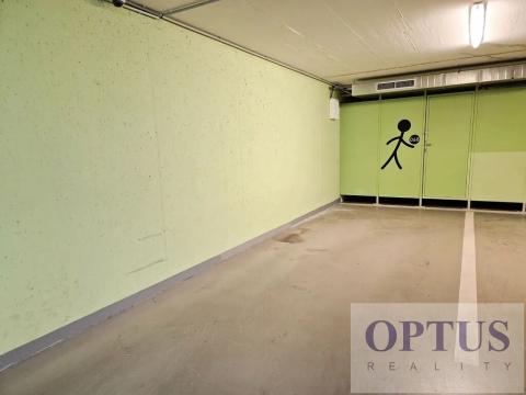 Pronájem garážového stání, Praha - Karlín, Šaldova, 17 m2