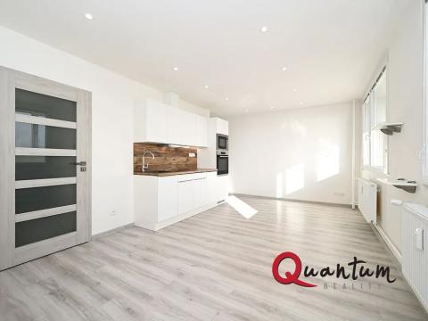 Pronájem bytu 1+kk, Kladno, Švédská, 33 m2