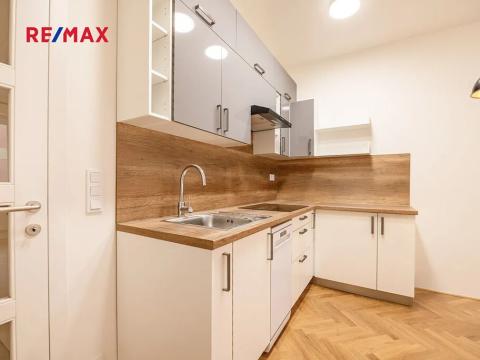 Pronájem bytu 2+kk, Praha - Vinohrady, Záhřebská, 49 m2