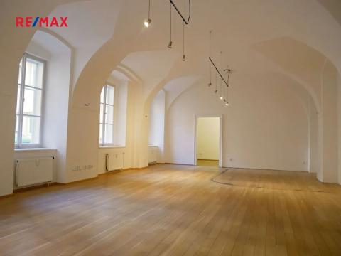 Pronájem kanceláře, Praha - Malá Strana, Karmelitská, 80 m2