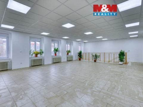 Pronájem obchodního prostoru, Přeštice, Masarykovo nám., 183 m2
