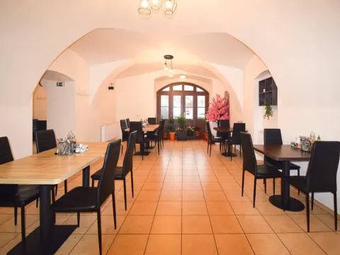 Pronájem restaurace, Dobřany, Náměstí T. G. M., 120 m2
