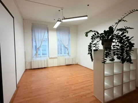 Pronájem kanceláře, Karlovy Vary, Krymská, 24 m2