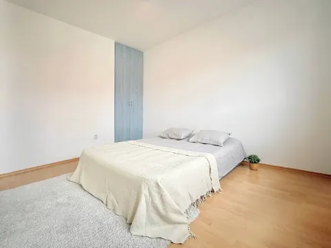 Pronájem bytu 1+1, Odolena Voda, Náměstí Vítězslava Hálka, 37 m2