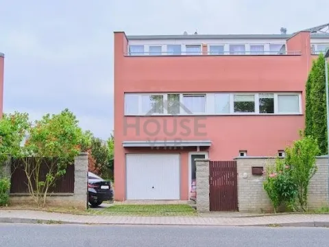 Prodej rodinného domu, Jenštejn, Hradní, 230 m2