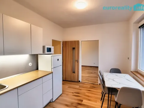 Pronájem bytu 1+1, Okna, 43 m2