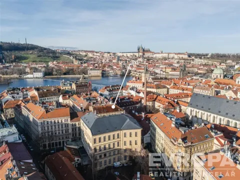 Prodej atypického bytu, Praha - Staré Město, U Dobřenských, 63 m2