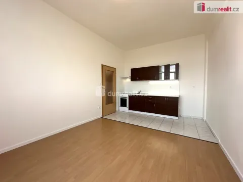 Pronájem bytu 2+kk, Zruč nad Sázavou, náměstí Míru, 35 m2