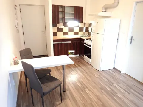 Pronájem bytu 1+1, Železnice, Tyršova, 33 m2