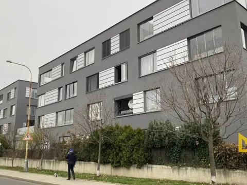 Pronájem bytu 2+kk, Praha - Prosek, Valečovská, 68 m2