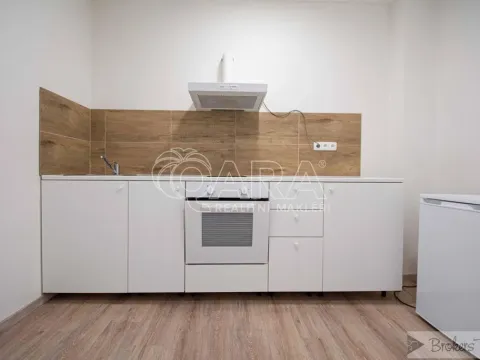 Pronájem bytu 1+1, Praha - Kbely, Semilská, 30 m2