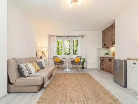 Prodej bytu 1+kk, Kralupy nad Vltavou - Lobeček, nám. Mládežníků, 27 m2