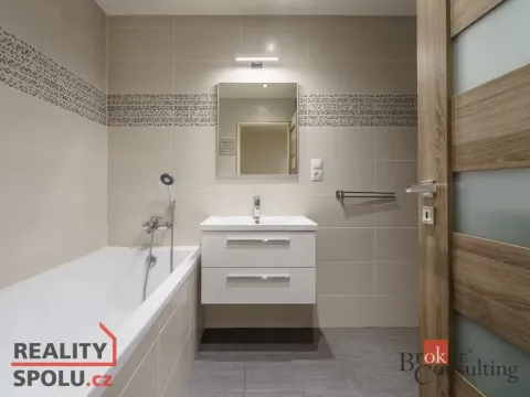 Pronájem bytu 2+1, Karlovy Vary - Drahovice, Maďarská, 61 m2