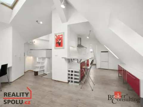 Pronájem atypického bytu, Praha - Vršovice, Bulharská, 58 m2