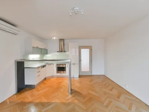 Pronájem bytu 2+kk, Praha - Vršovice, Bulharská, 72 m2