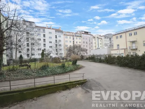 Prodej bytu 2+1, Praha, Oblouková, 60 m2