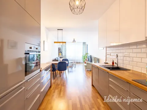 Pronájem bytu 2+kk, Praha - Strašnice, Zvěřinova, 68 m2