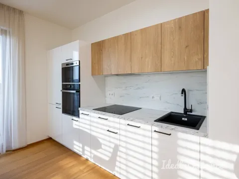 Pronájem bytu 1+kk, Praha - Malešice, Mölzerova, 30 m2