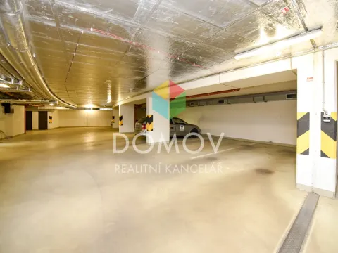 Pronájem garážového stání, Beroun, Nepilova, 1300 m2