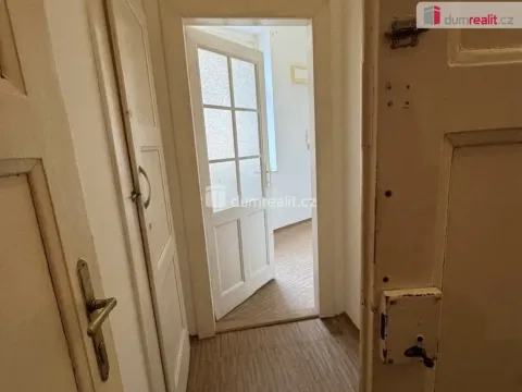 Pronájem atypického bytu, Praha - Velká Chuchle, Starochuchelská, 17 m2