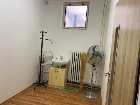 Pronájem obchodního prostoru, Beroun, Havlíčkova, 7 m2