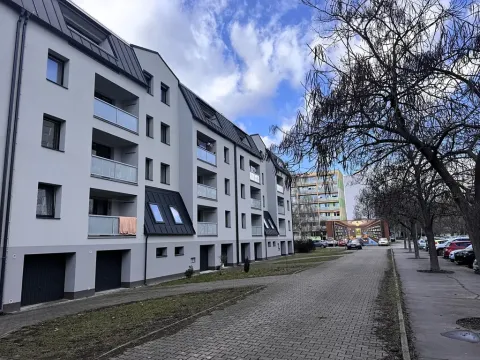 Pronájem bytu 2+kk, Pardubice, Na Labišti, 60 m2