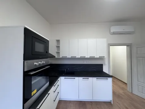 Pronájem bytu 1+kk, Praha - Střešovice, Na Petynce, 400 m2