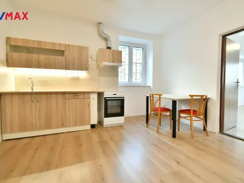 Pronájem bytu 1+1, Nová Paka, Masarykovo náměstí, 50 m2