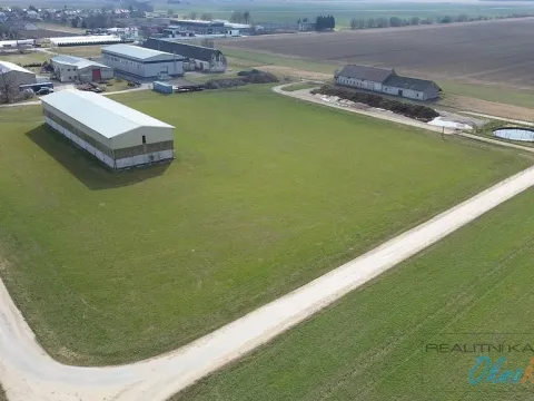Prodej komerčního pozemku, Přerov - Přerov VIII-Henčlov, Zakladatelů, 10500 m2