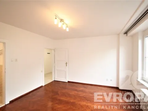 Pronájem bytu 2+kk, Praha - Žižkov, Biskupcova, 39 m2