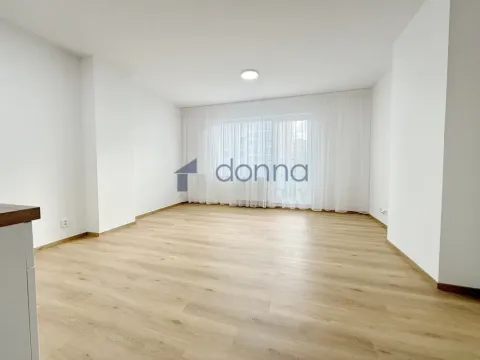 Pronájem bytu 1+kk, Praha, Mochovská, 34 m2