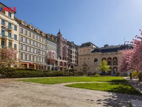 Prodej obchodního prostoru, Karlovy Vary, Divadelní náměstí, 52 m2