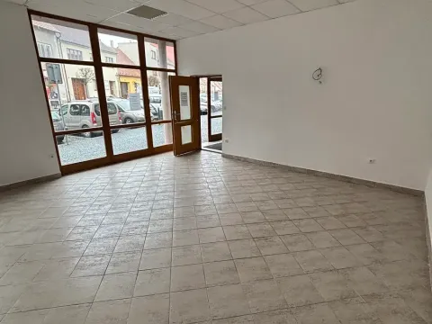 Pronájem obchodního prostoru, Náměšť nad Oslavou, Masarykovo nám., 42 m2