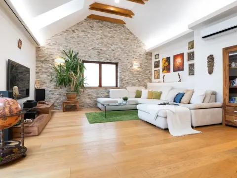 Prodej rodinného domu, Praha - Kyje, Hodějovská, 220 m2