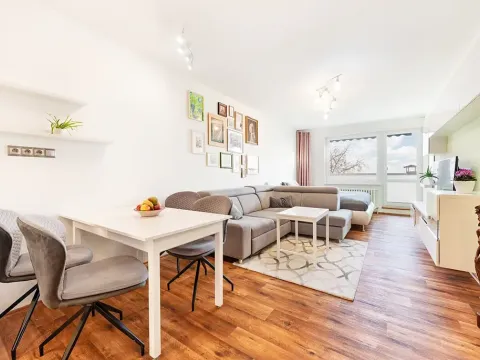 Pronájem bytu 2+kk, Praha - Libeň, Přádova, 60 m2