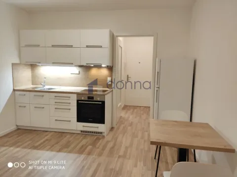 Pronájem bytu 1+kk, Praha, Novovysočanská, 26 m2