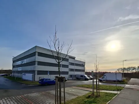 Pronájem garážového stání, Praha - Černý Most, Bryksova, 12 m2