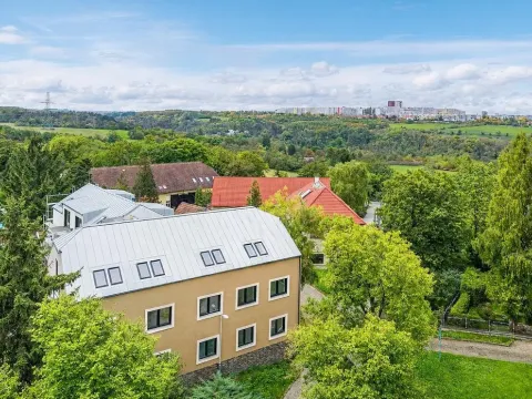 Prodej bytu 4+kk, Praha - Holyně, náměstí Pod lípou, 127 m2