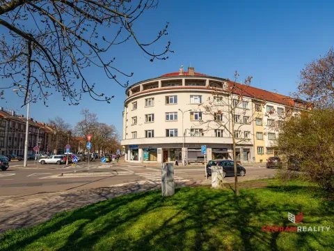 Pronájem bytu 2+kk, Hradec Králové, třída Karla IV., 70 m2