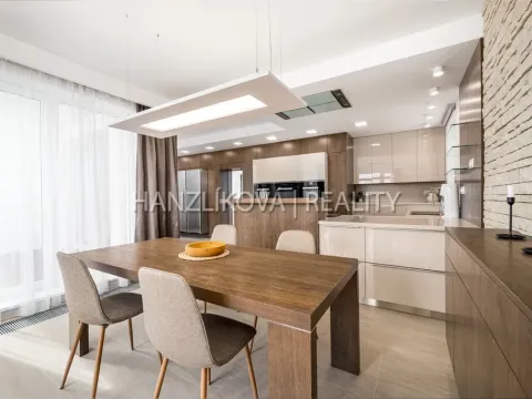 Prodej bytu 6+kk a větší, České Budějovice - České Budějovice 2, Volejbalistů, 303 m2