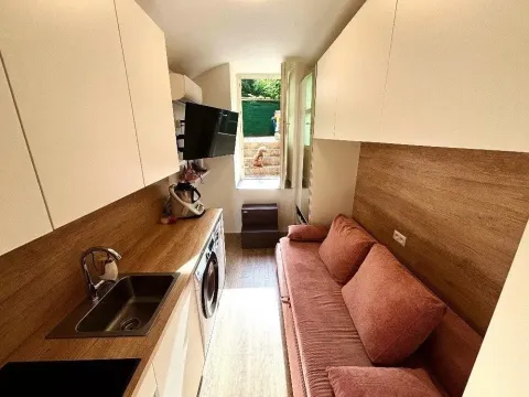 Pronájem bytu 1+kk, Praha - Holešovice, Šimáčkova, 17 m2