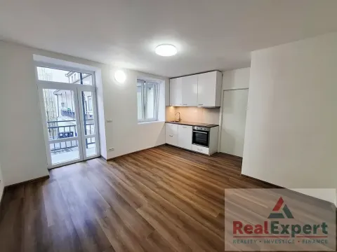 Pronájem bytu 1+kk, Praha - Vinohrady, Máchova, 29 m2