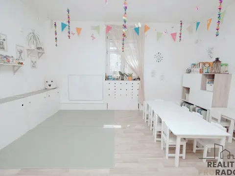 Prodej obchodního prostoru, Praha - Smíchov, U Okrouhlíku, 135 m2