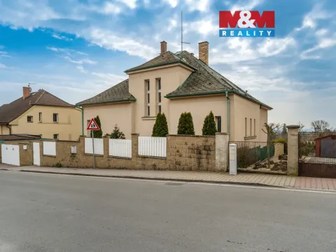 Prodej rodinného domu, Dobrovice, Komenského, 431 m2